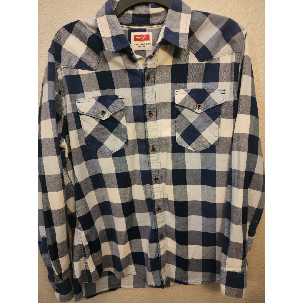 Wrangler Men's. Button Up‎ Dress Shirt, Blue Plaid, Size Large, Long Sleeve